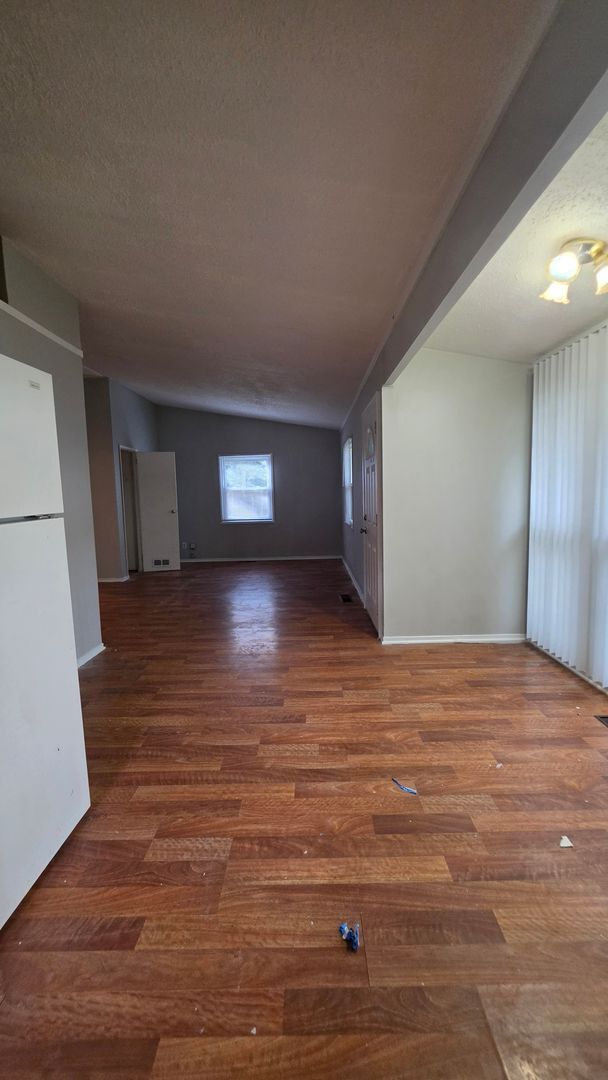 Building Photo - 1418 Hollycrest Dr
