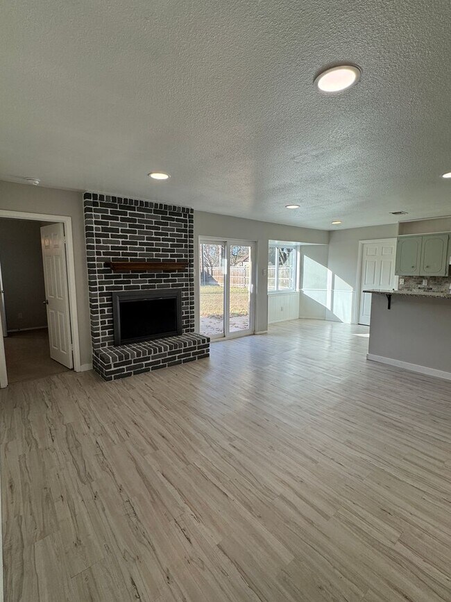 Building Photo - Welcome Home to Peace, Space & Comfort