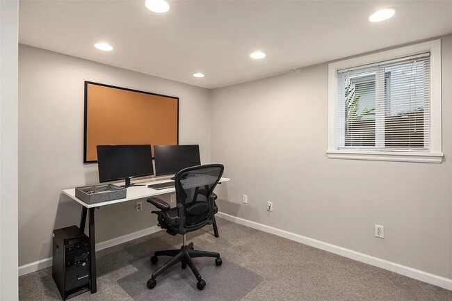 Building Photo - Laurelhurst View Home