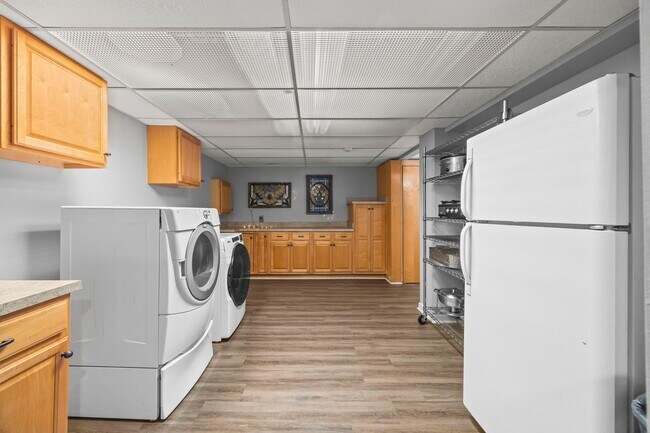 Building Photo - 5353 Green Valley Ct
