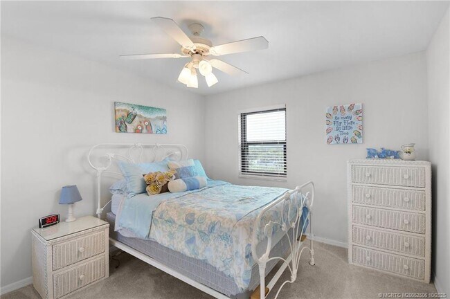 Building Photo - 10044 S Ocean Dr