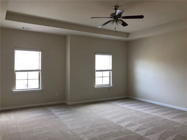 Building Photo - 5315 Mirror Lake Dr