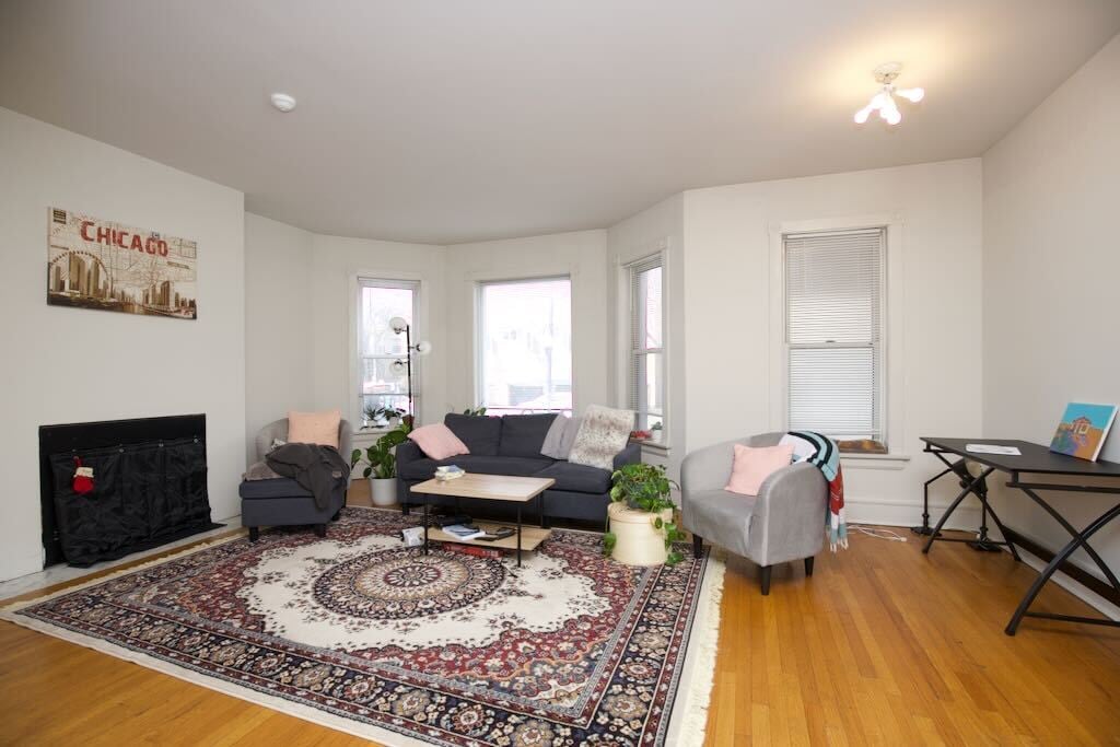 Building Photo - 6717 N Sheridan Rd