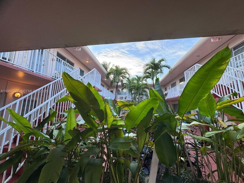 Building Photo - 7840 Harding Ave