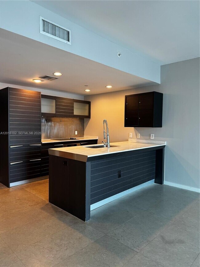 Building Photo - 200 Biscayne Blvd Way
