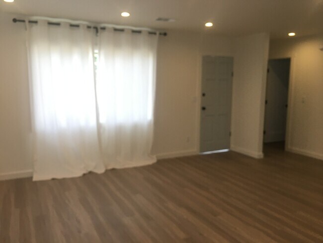Building Photo - SDS T 1451-1451 1/2 A &amp; B