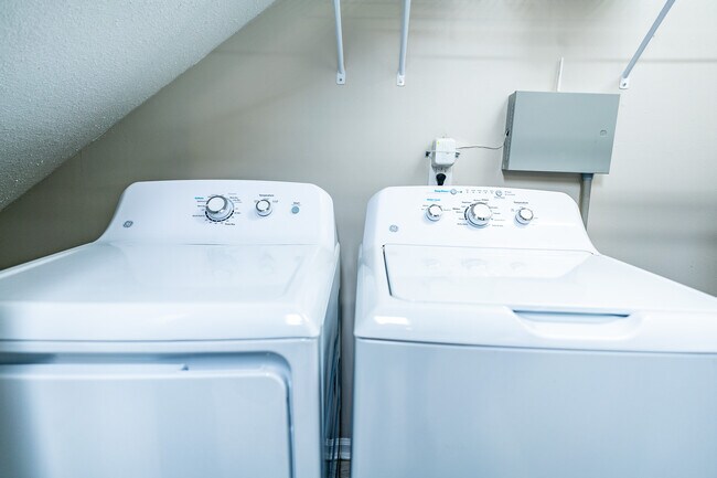 Building Photo - 1146 Pierce St