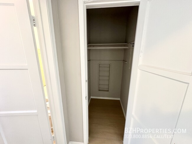 Building Photo - Newly Updated 1Bedroom 1Bathroom In Hollywood