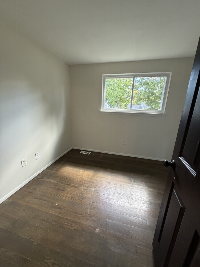 Building Photo - 200 N Christine Cir