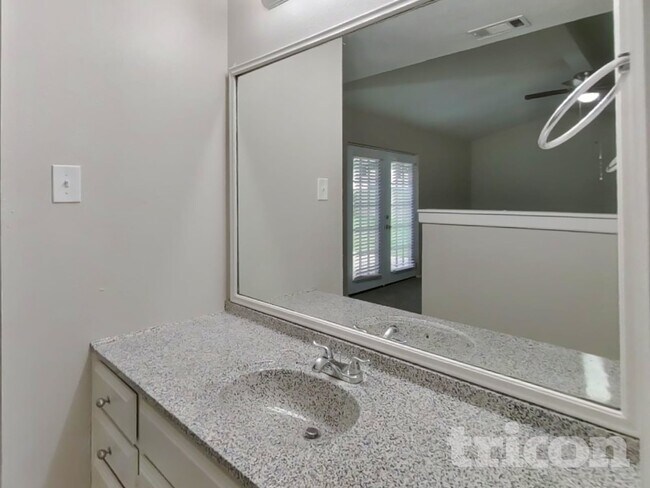 Building Photo - 11519 Perry Rd