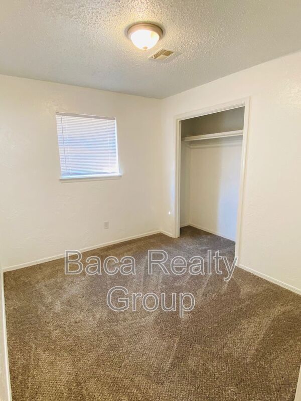 Building Photo - 305 S Fifth Street