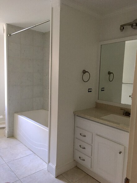 Building Photo - 2331 Englewood Ave