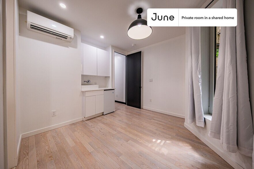 Building Photo - Room in Shared 4 bed/4 bath home