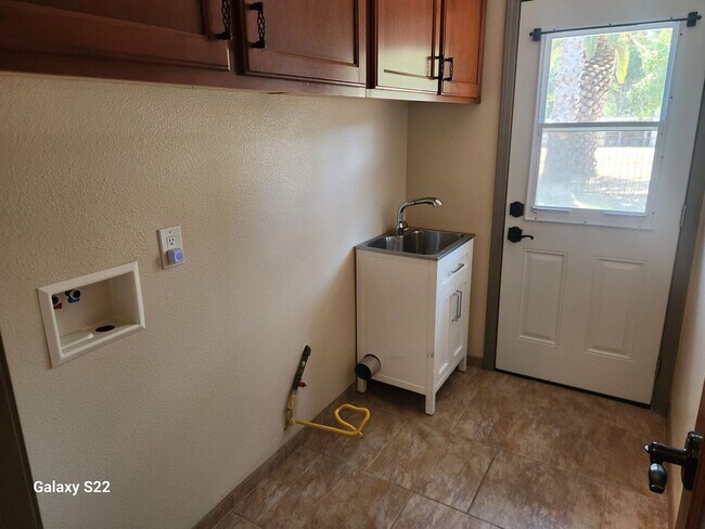 Building Photo - Must See, Incredible 3 bedroom, 2 bathroom...