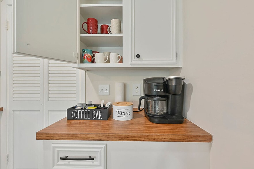 Building Photo - 1909 Langford St