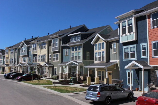 Building Photo - 674 E 380 N