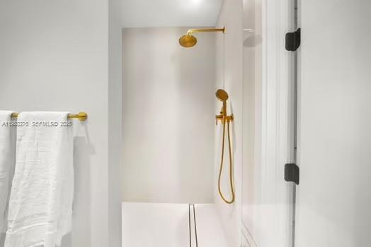 Building Photo - 100 South Pointe Dr