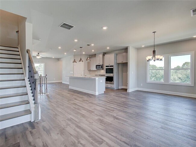 Building Photo - 1095 Knoxboro Ln