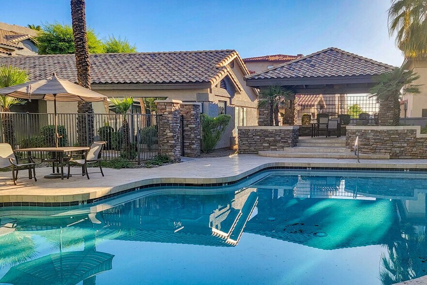 Building Photo - 2025 E Campbell Ave