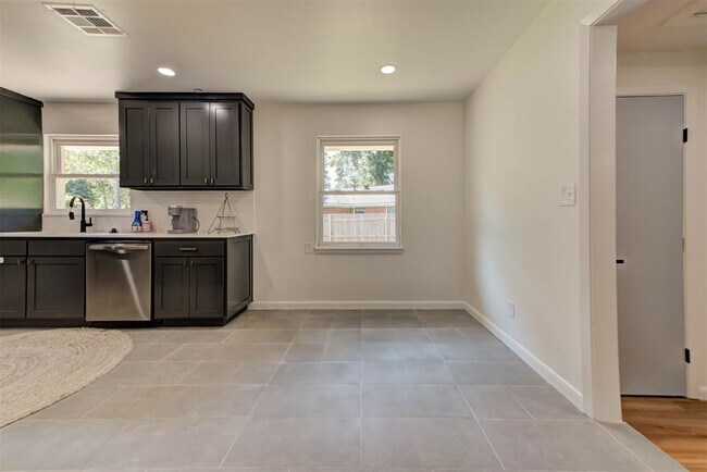 Building Photo - 1510 Melrose Dr