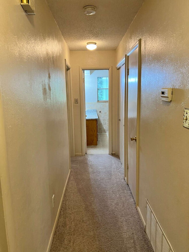 Building Photo - 2730 King Cole Dr