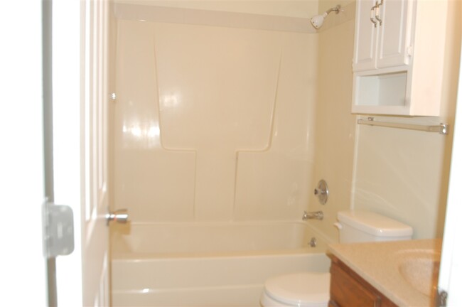 Building Photo - 624 Potomac Ct