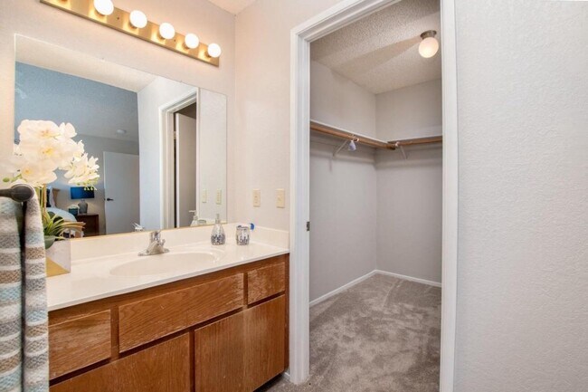 Building Photo - 1826 Home Gate Dr