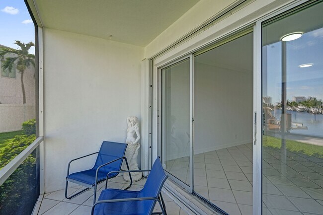 Building Photo - 2201 SE 9th St