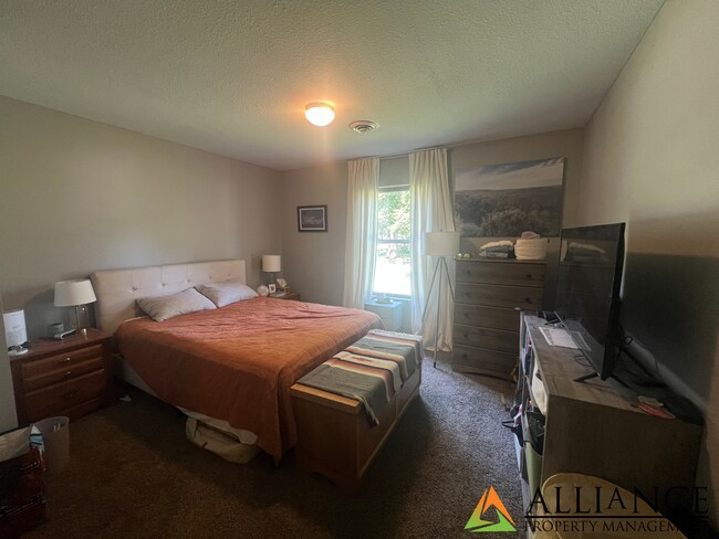 Building Photo - 530 Bluemont Ave