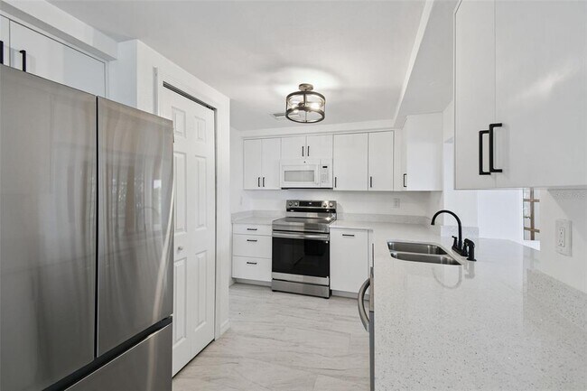 Building Photo - 3513 Landale Dr