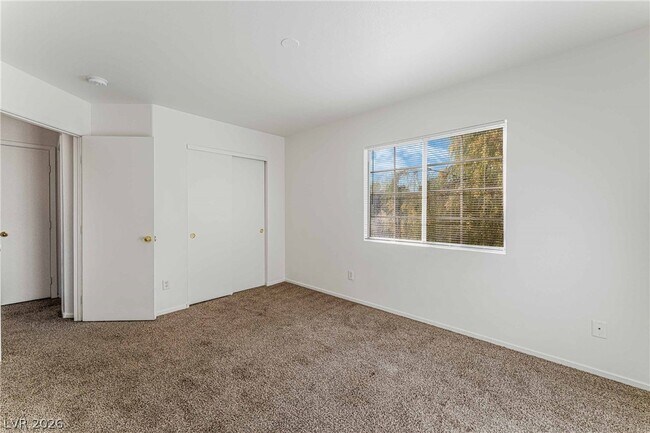 Building Photo - 1010 Cliffbrook Hedge Ave