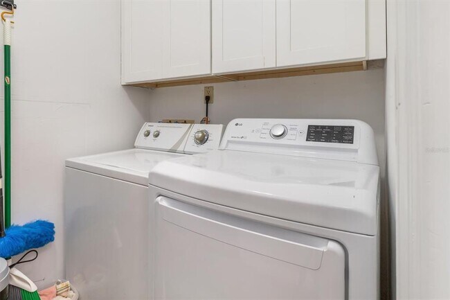 Building Photo - 9498 Alborado Rd