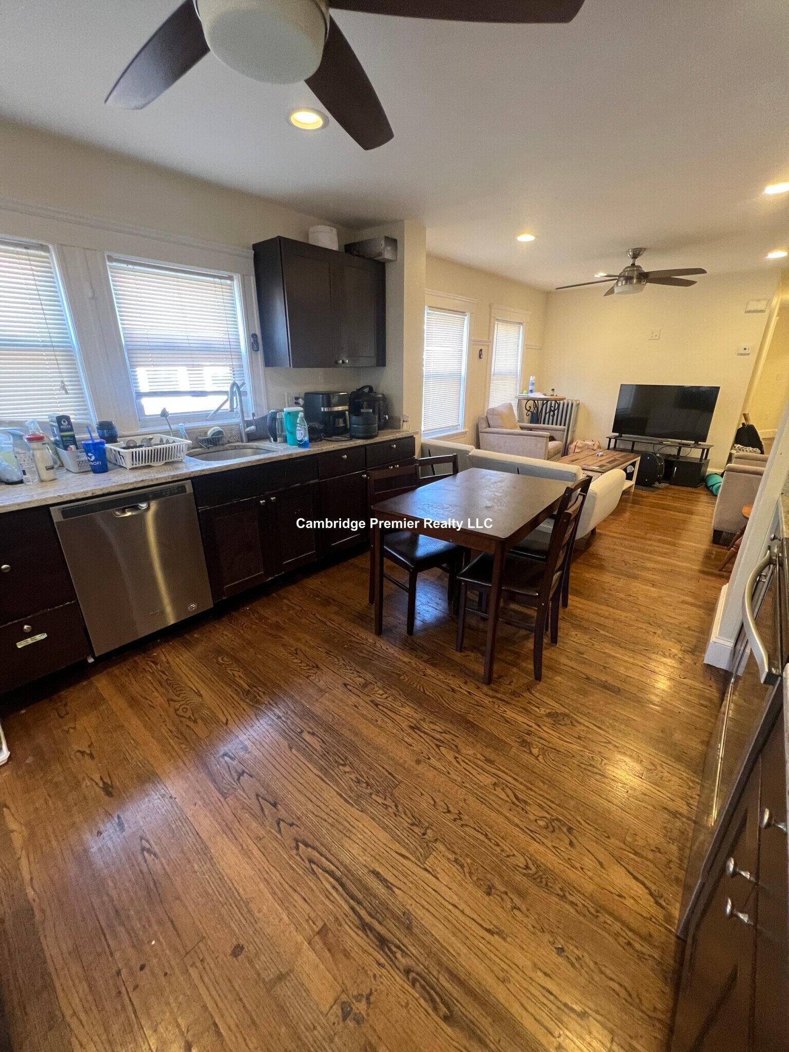 Building Photo - 117 Burget Ave