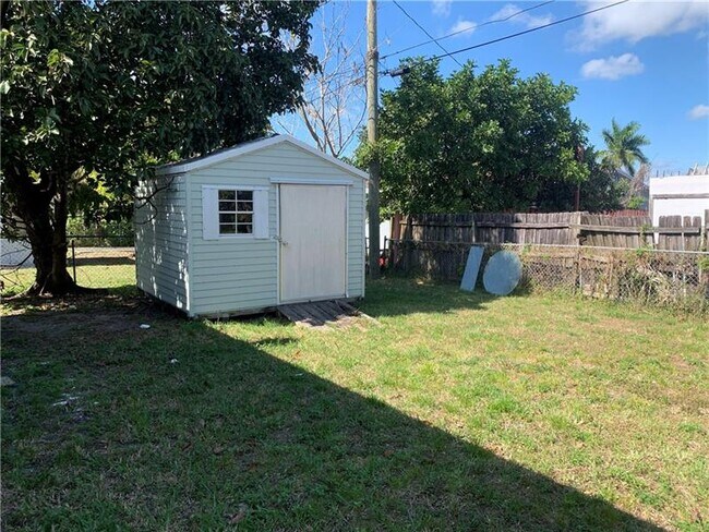 Building Photo - 2701 NW 21st St