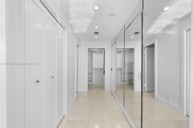 Building Photo - 251 Crandon Blvd