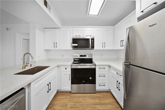 Building Photo - 8264 Key Royal Cir