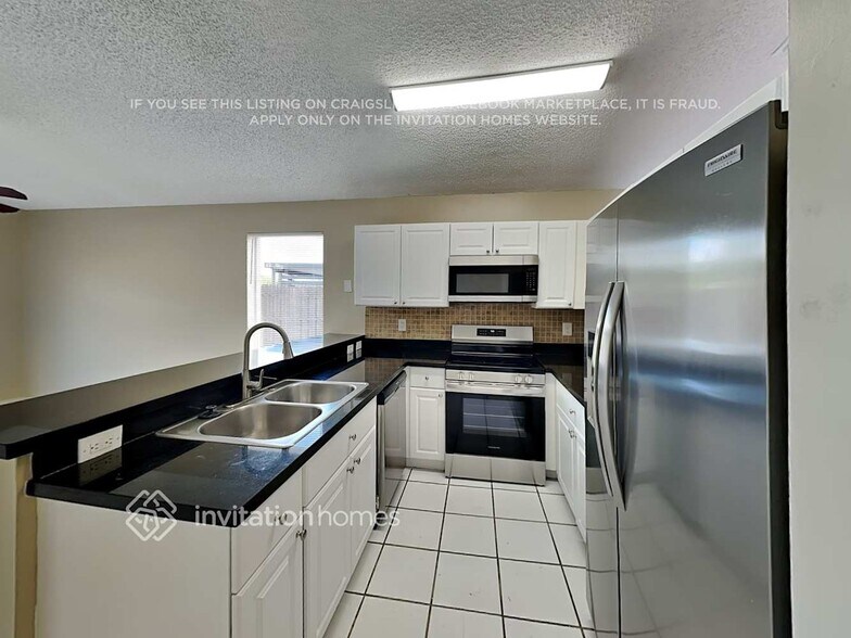 Building Photo - 16940 SW 142nd Pl