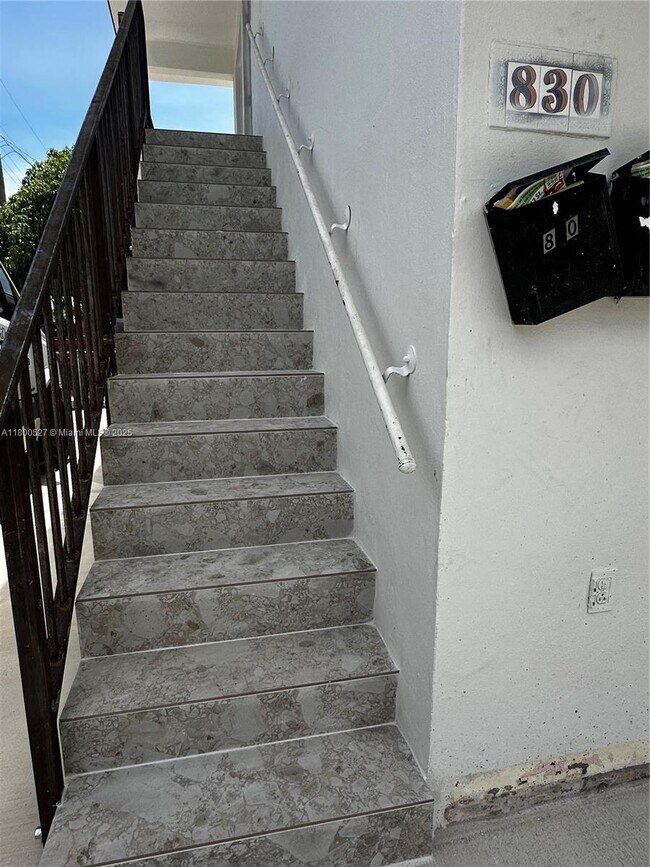Building Photo - 828 NW 23rd Ct