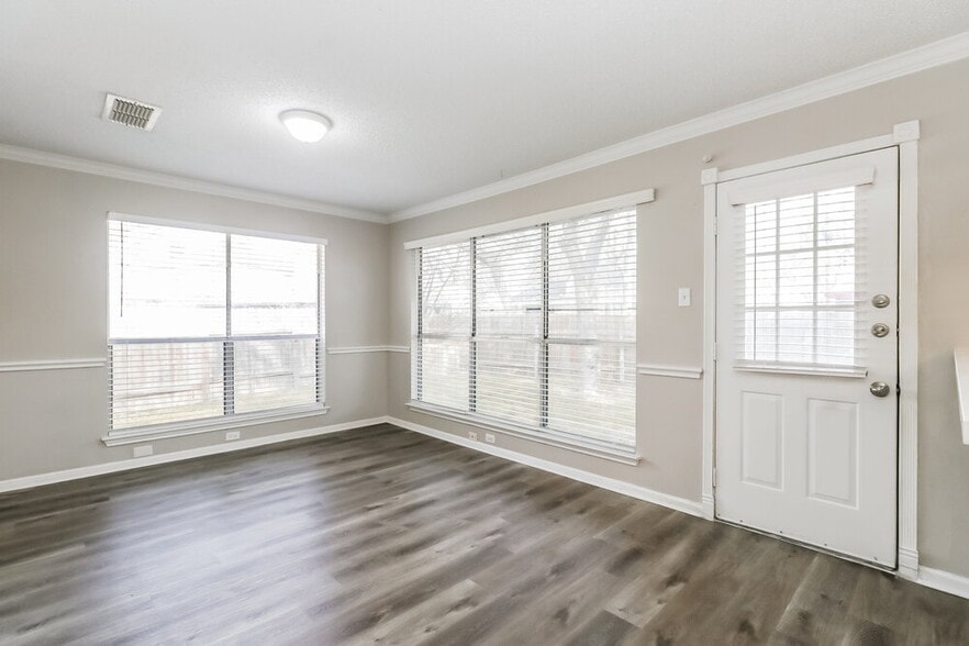 Building Photo - 4717 Fallenash Dr