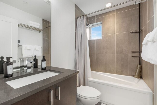 Building Photo - 301 Valley St