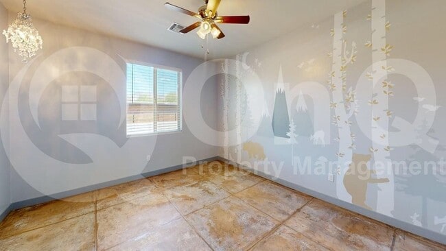 Building Photo - 1421 N Santa Rosa Ave