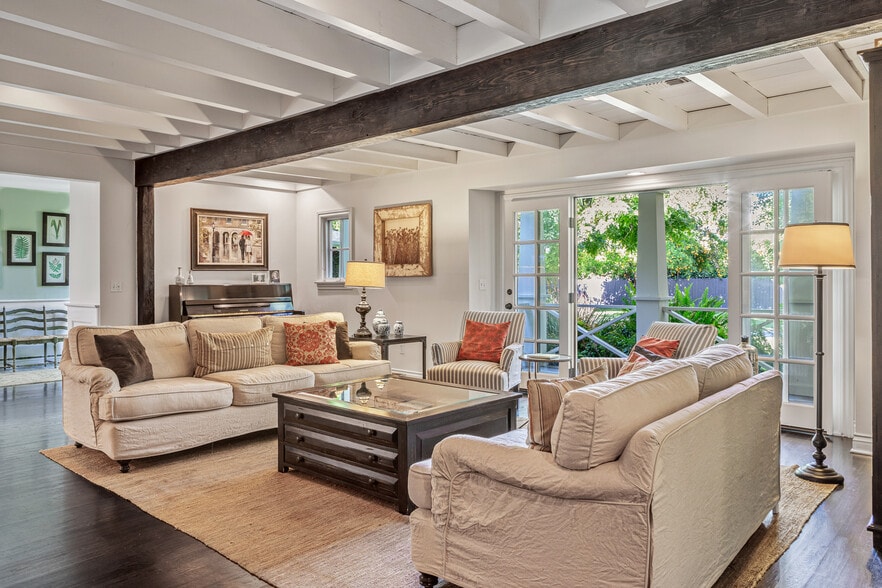 Building Photo - 4537 Agnes Ave