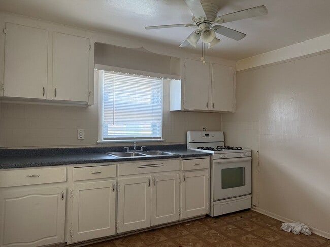 Building Photo - 8660 Timken Ave