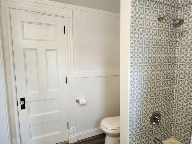 Building Photo - 105 E Main St