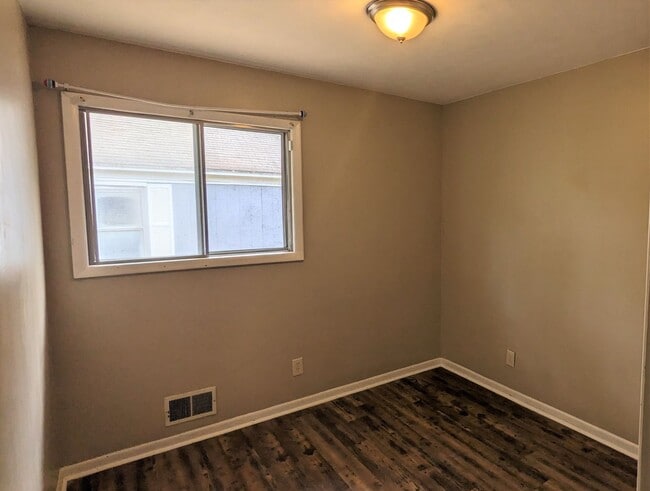 Building Photo - 1264 Flower Ave