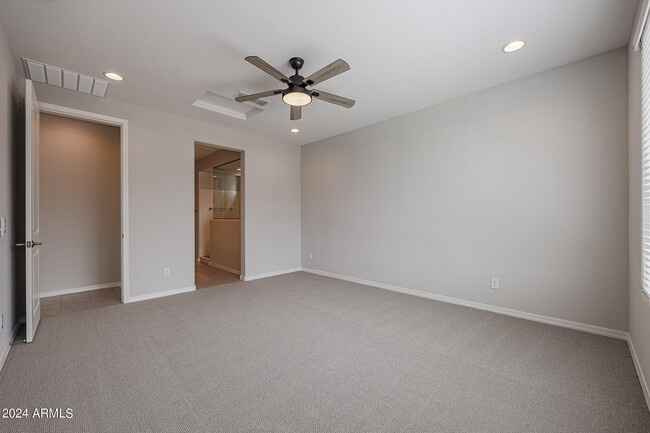 Building Photo - 2031 W Bramble Berry Ln
