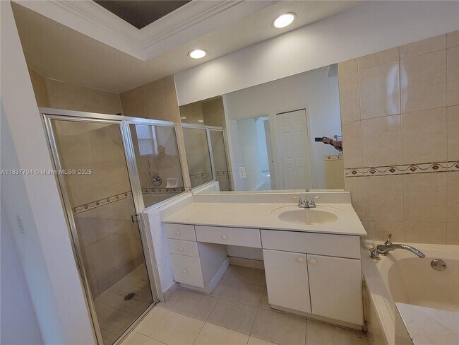 Building Photo - 4949 SW 134th Ave
