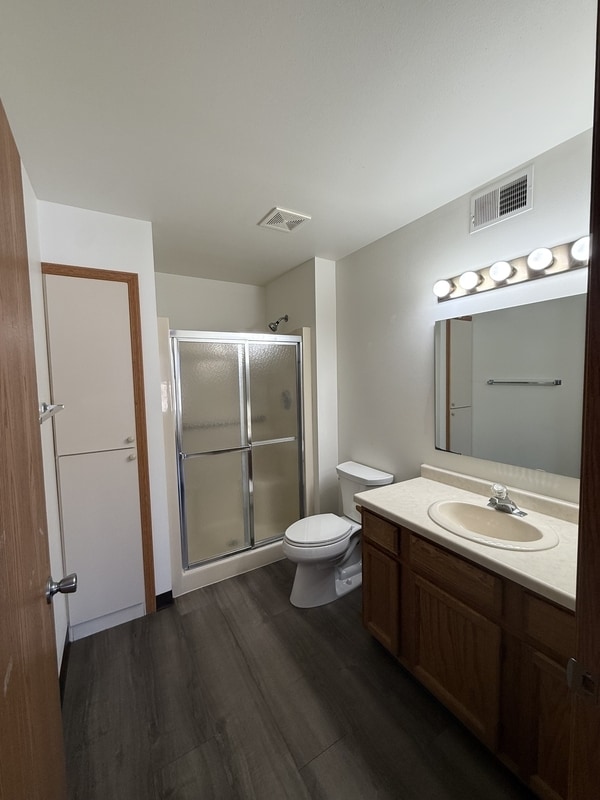 Building Photo - 2210 Valley Rd