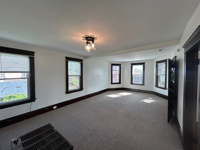 Primary Photo - 31 Chrome St
