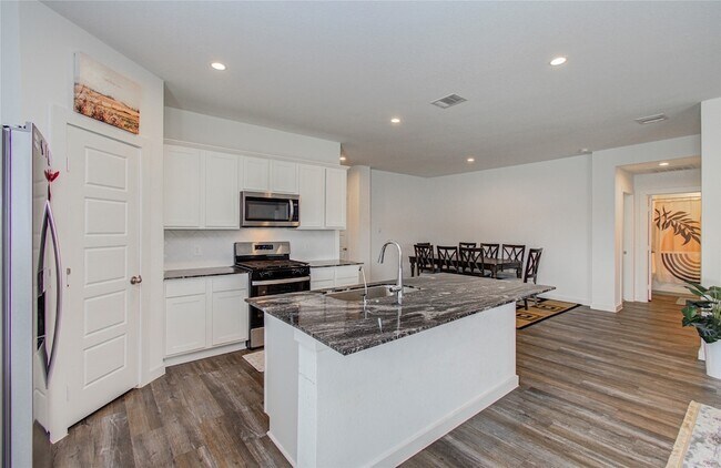 Building Photo - 8611 Shumard Oak Dr